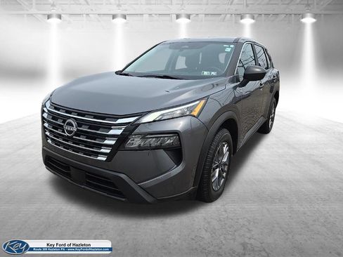 Used 2024 Nissan Rogue S AWD/4WD image 3