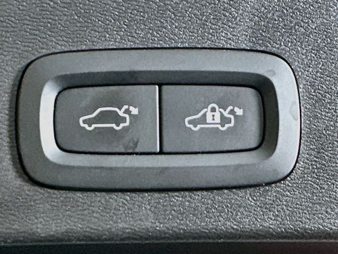 Used 2023 Volvo XC40 Recharge Plus AWD/4WD image 29