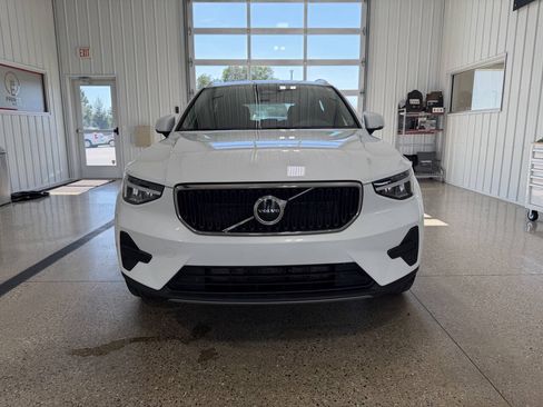 Used 2023 Volvo XC40 B5 Core AWD/4WD image 7