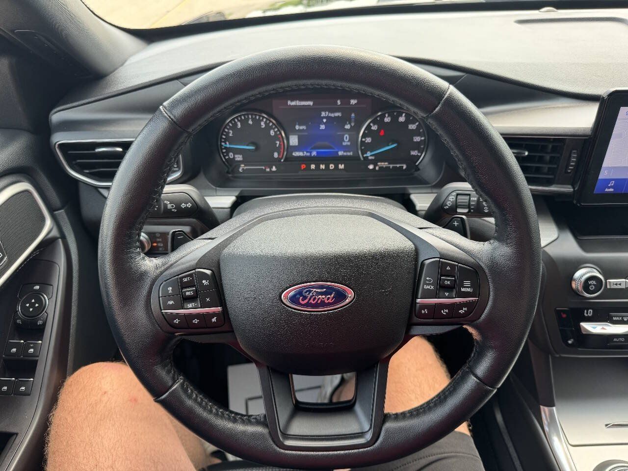 Used 2020 Ford Explorer XLT w/ Equipment Group 202A AWD/4WD image 16