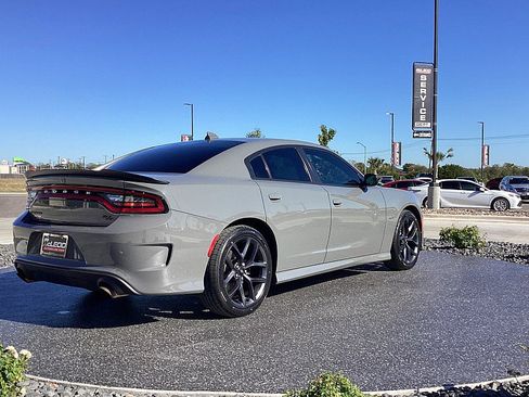 Used 2019 Dodge Charger R/T w/ Blacktop Package image 5