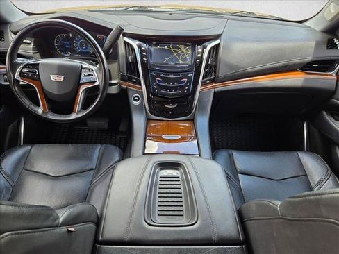 Used 2018 Cadillac Escalade Premium Luxury AWD/4WD image 18
