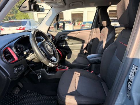 Used 2017 Jeep Renegade Trailhawk AWD/4WD image 2