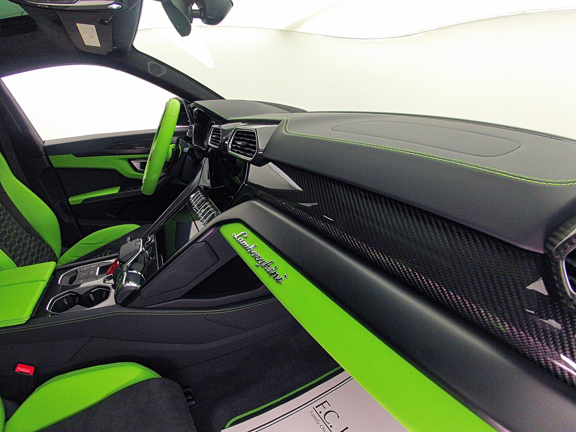 Used 2022 Lamborghini Urus AWD/4WD image 27
