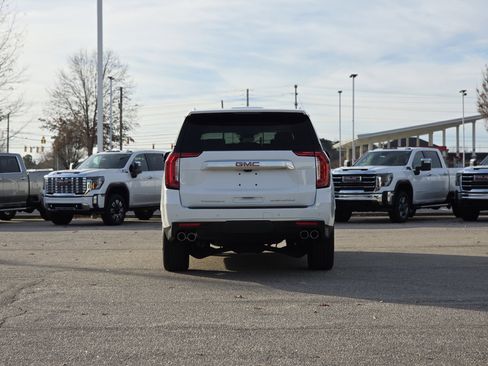 Used 2024 GMC Yukon XL Denali w/ Advanced Technology Package image 6