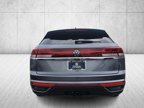 Used 2025 Volkswagen Atlas Cross Sport SE image 6