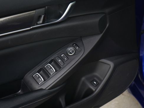 Used 2018 Honda Accord Sport image 19