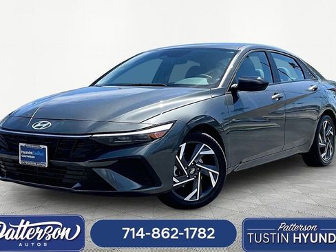 Certified 2025 Hyundai Elantra SEL image 1