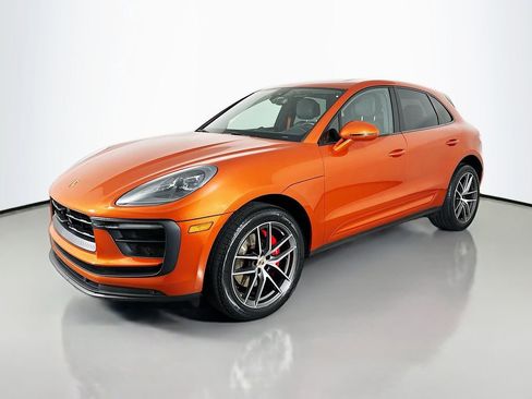 Certified 2023 Porsche Macan S AWD/4WD image 1
