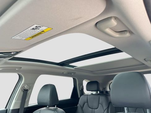 Certified 2025 Kia Sorento EX w/ EX Panoramic Sunroof Package image 22
