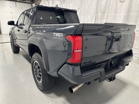 Used 2025 Toyota Tacoma TRD Off-Road AWD/4WD image 5
