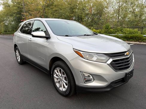 Used 2018 Chevrolet Equinox LT image 3