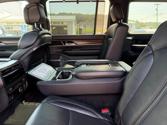 Used 2023 Jeep Grand Wagoneer 4WD image 15