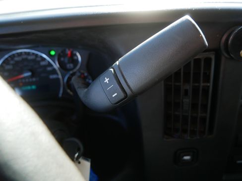 Used 2017 Chevrolet Express 2500 RWD image 26