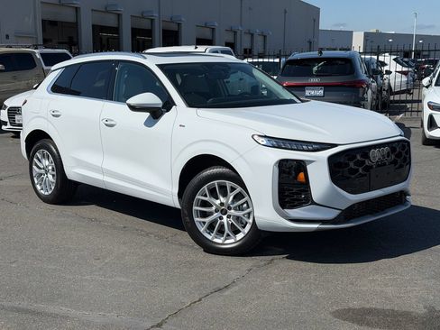 New 2026 Audi Q3 quattro 2.0T AWD/4WD image 3