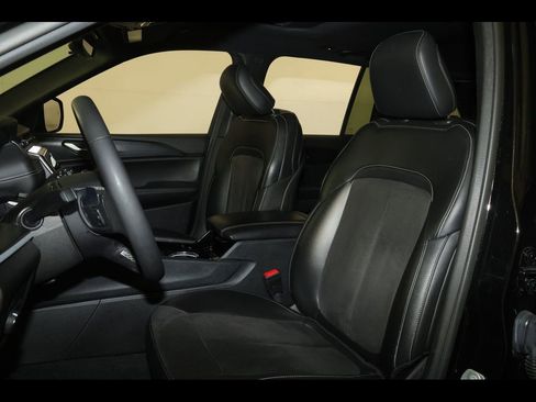 Used 2023 Jeep Grand Cherokee Altitude AWD/4WD image 22