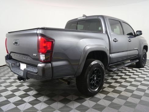 Used 2022 Toyota Tacoma SR5 w/ Technology Package RWD image 3