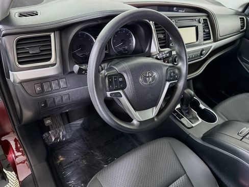 Certified 2019 Toyota Highlander LE w/ Protection Package #3 AWD/4WD image 17