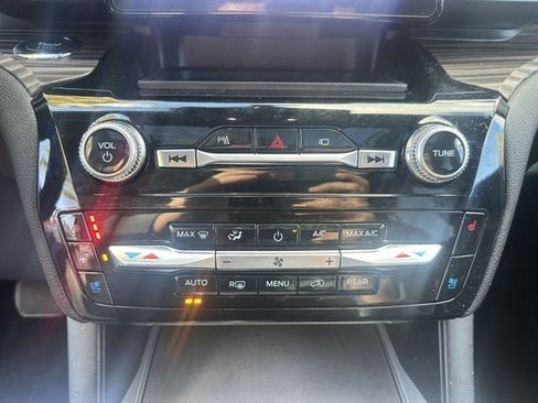 Used 2022 Ford Explorer Limited w/ Equipment Group 301A image 22