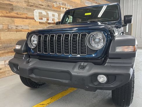 Used 2025 Jeep Wrangler Sport AWD/4WD image 9