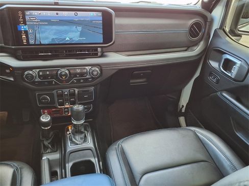 Used 2024 Jeep Wrangler Unlimited Rubicon 4xe image 21