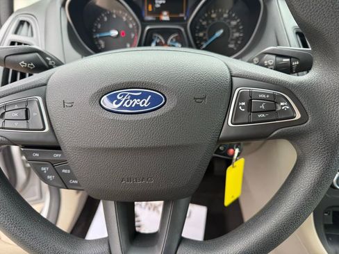 Used 2016 Ford Focus SE image 25