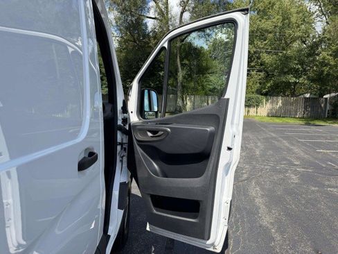 Used 2024 Mercedes-Benz Sprinter 2500 image 19