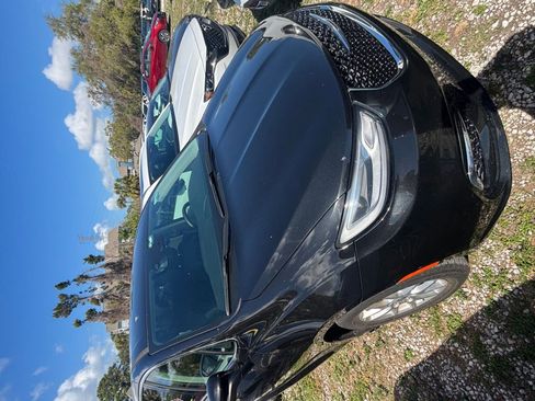 Used 2023 Chrysler Pacifica Touring-L image 8