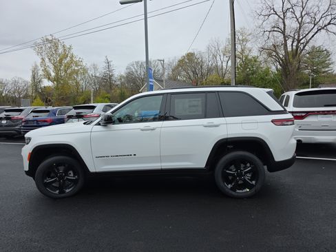 New 2025 Jeep Grand Cherokee Altitude image 20
