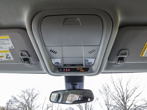 Used 2021 Chevrolet Equinox LT image 30