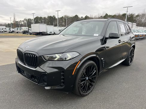 Used 2024 BMW X5 xDrive40i w/ M Sport Package image 5