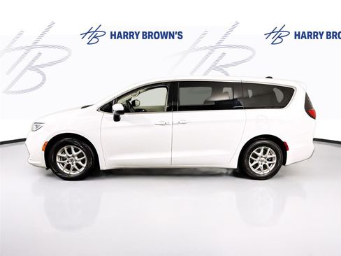 Used 2023 Chrysler Pacifica Touring-L FWD image 28