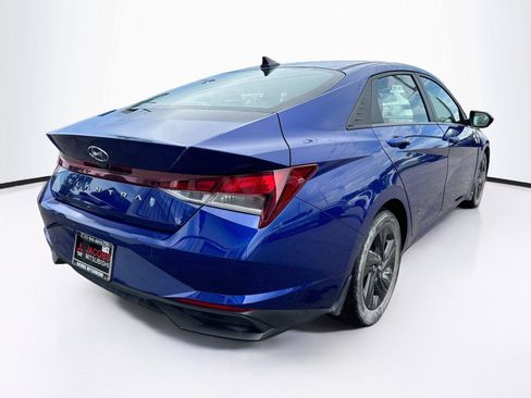 Used 2023 Hyundai Elantra SEL w/ Winter Weather Package FWD image 4