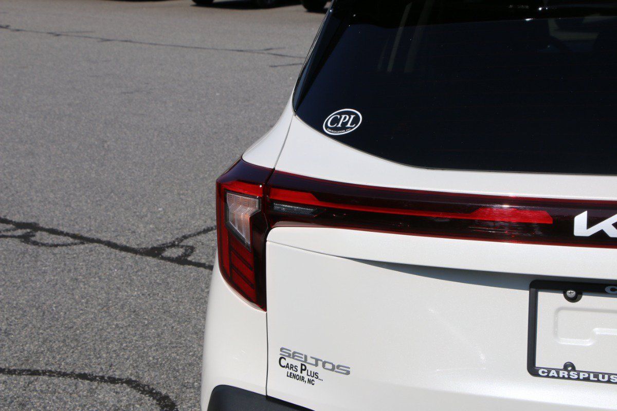 Used 2025 Kia Seltos EX AWD/4WD image 6