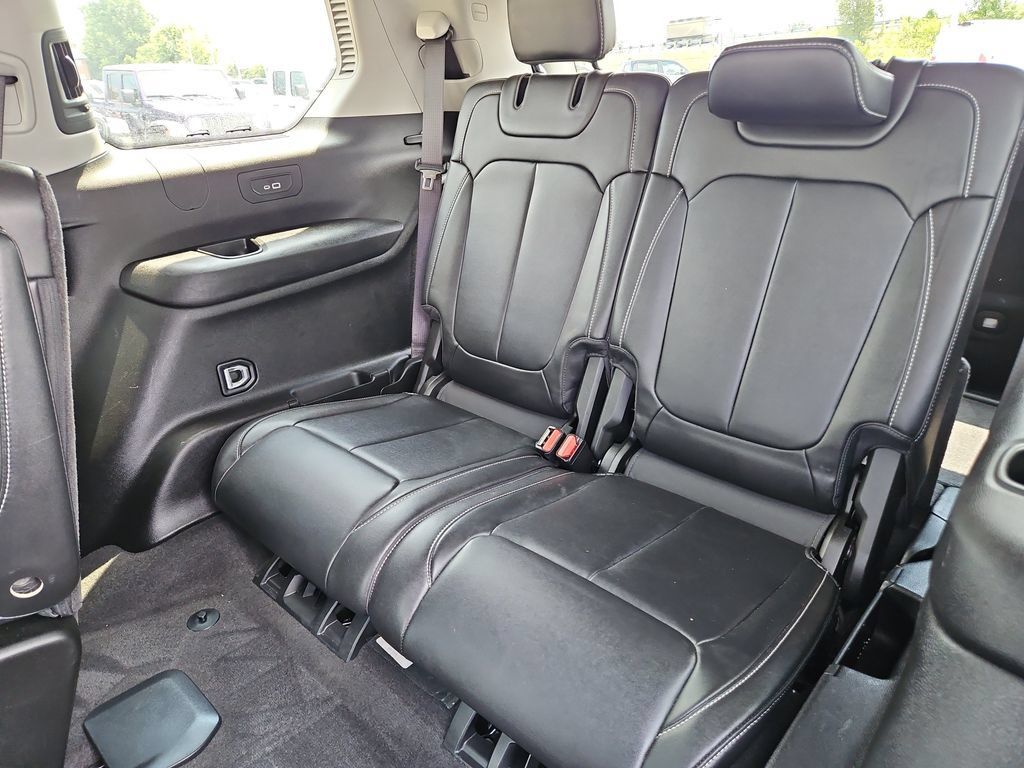 Used 2022 Jeep Grand Cherokee L Limited AWD/4WD image 15