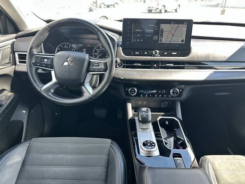 Used 2025 Mitsubishi Outlander SE AWD/4WD image 23