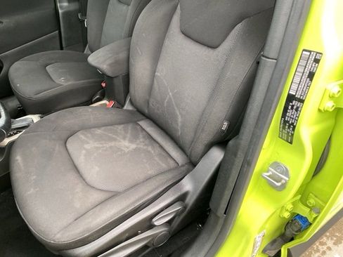 Certified 2017 Jeep Renegade Latitude w/ Cold Weather Group image 17