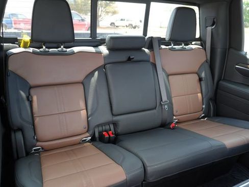 Used 2024 Chevrolet Silverado 1500 High Country w/ Technology Package AWD/4WD image 11