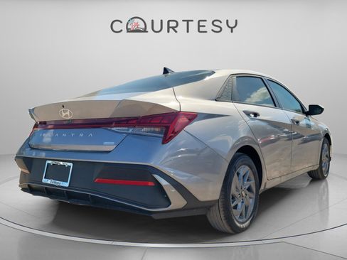 New 2026 Hyundai Elantra Blue image 4