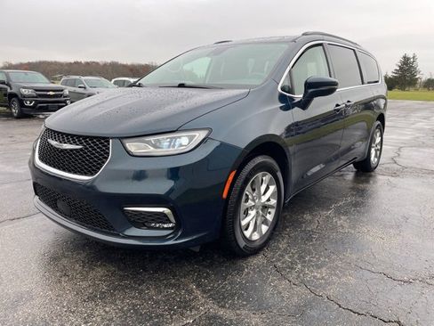 Used 2022 Chrysler Pacifica Touring-L image 7