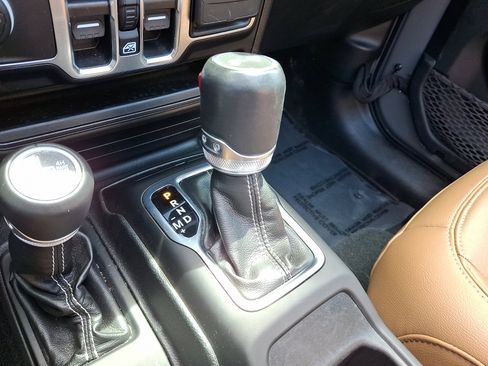 Certified 2022 Jeep Wrangler Unlimited Sahara w/ LED Lighting Group AWD/4WD image 14