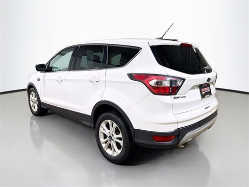 Used 2017 Ford Escape SE image 6