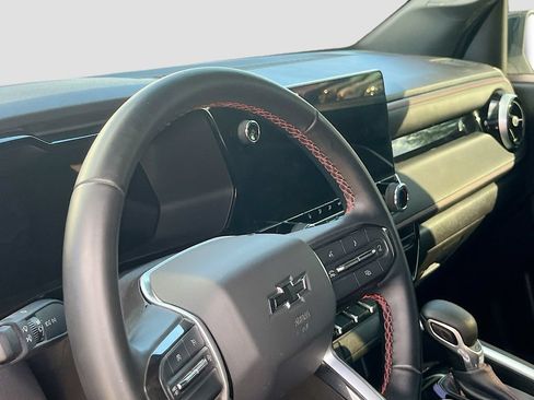 Used 2024 Chevrolet Colorado Z71 w/ Z71 Convenience Package 2 AWD/4WD image 9