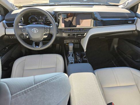 Used 2026 Toyota Camry XLE image 18