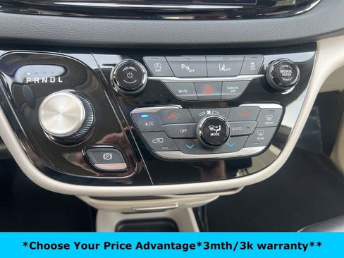 Certified 2023 Chrysler Pacifica Touring-L image 65