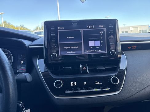 Used 2021 Toyota Corolla LE image 26