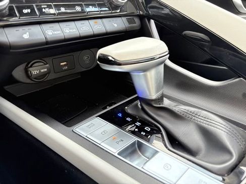 Used 2024 Hyundai Elantra Limited image 21