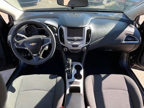 Used 2018 Chevrolet Cruze LS image 12