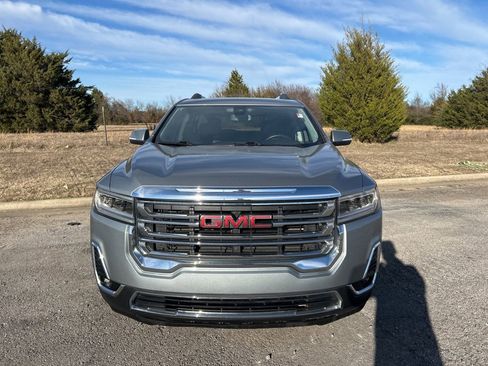 Used 2023 GMC Acadia SLT image 2