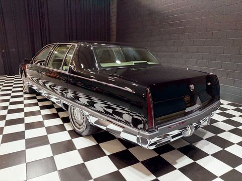 Used 1995 Cadillac Fleetwood Brougham RWD image 25